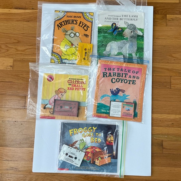 Lot of 5 Read Along Books with Cassettes Arthur, Clifford, Froggy and more! EUC - Picture 2 of 16